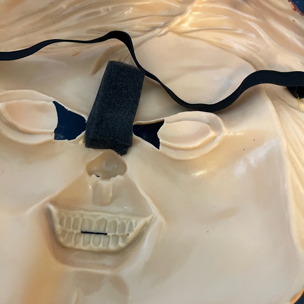 Child’s Play Chucky Mask - Picture 7 of 8